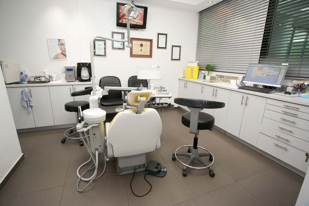 ד"ר יואב ירון - מרפאת שיניים